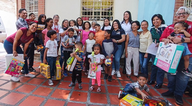 Donativos de amor y cariño recibieron niñas y niños de la Casa Hogar María Teresa de Calcuta en Caracas
